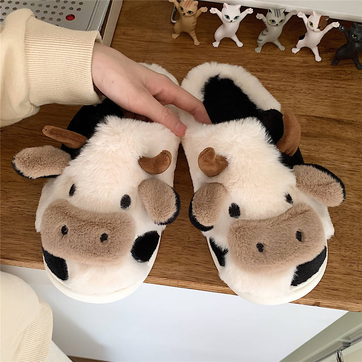 Cute Cow Animal Slipper For Women Girls Fashion Kawaii Soft Fluffy Winter Warm Slippers Woman Cartoon Milk Cow House Slippers Funny Shoes - 图片 6