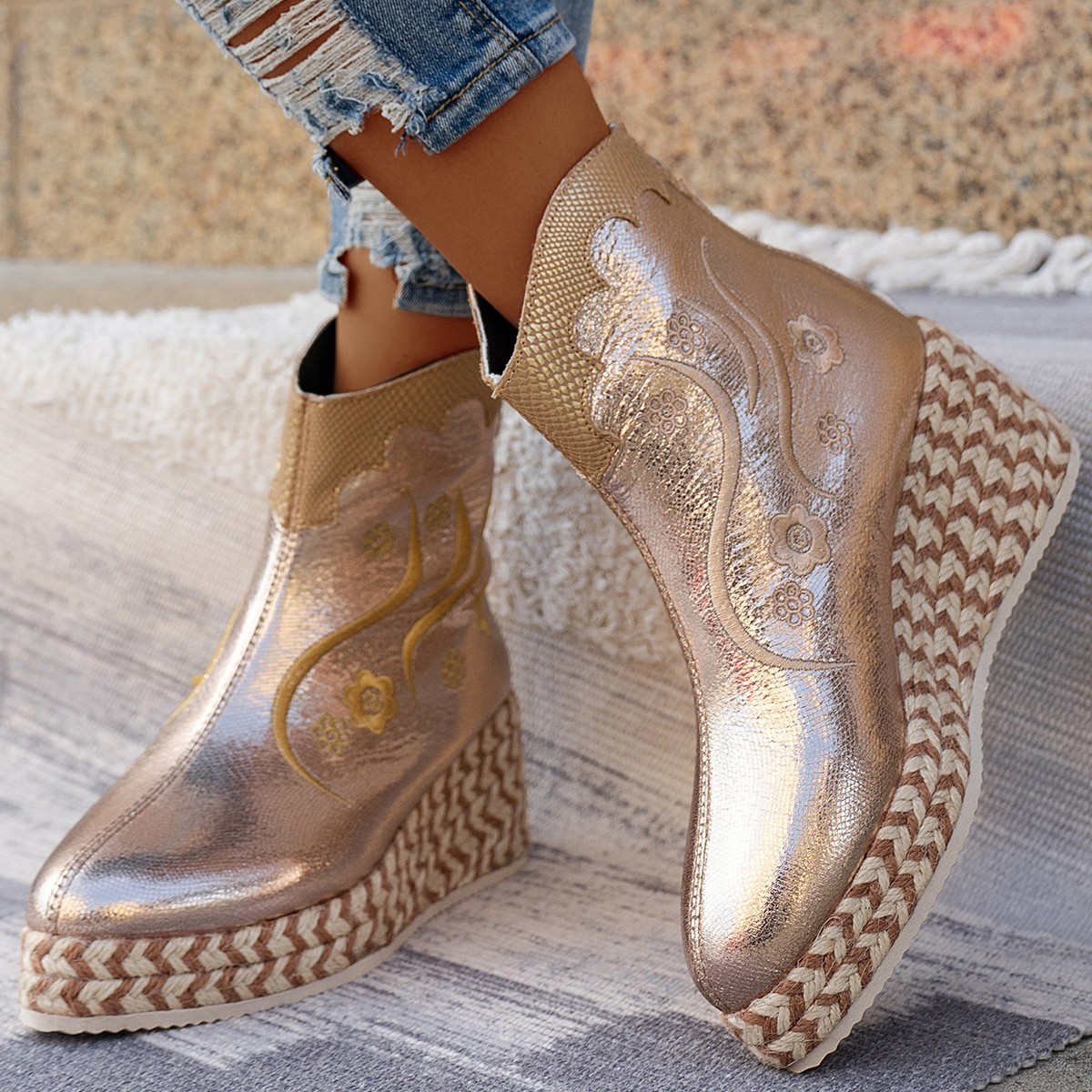 Autumn And Winter Thick Bottom Wedge Embroidered Retro Leisure Boots - 图片 8