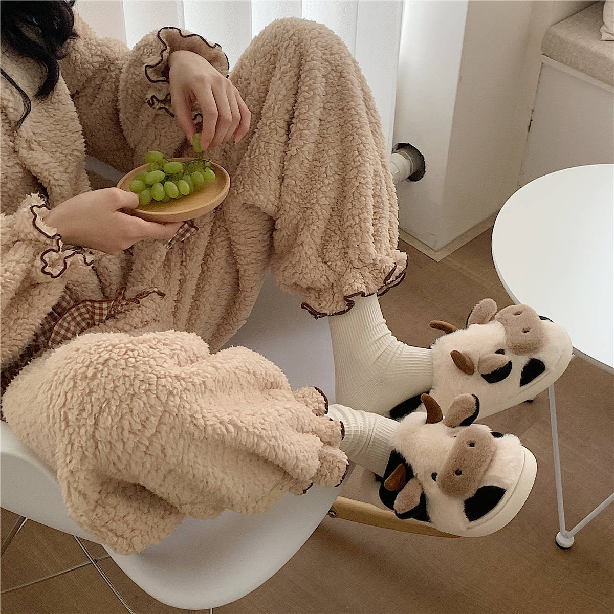 Cute Cow Animal Slipper For Women Girls Fashion Kawaii Soft Fluffy Winter Warm Slippers Woman Cartoon Milk Cow House Slippers Funny Shoes - 图片 2